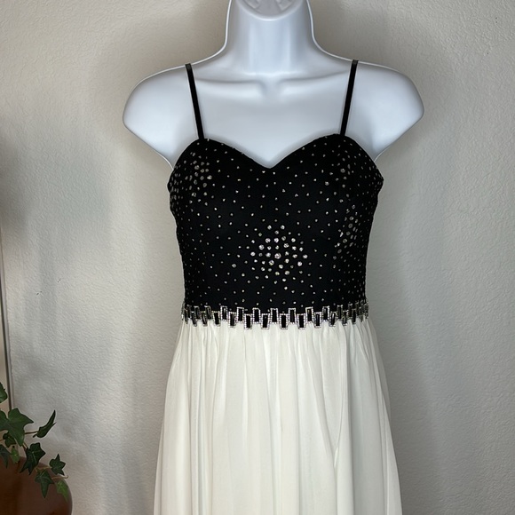 City Triangles Homecoming Prom Dress | Blk/Wht | Size 5 - Picture 5 of 14